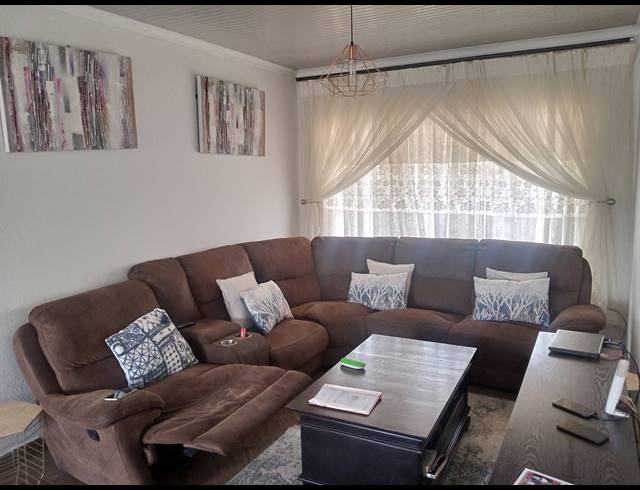 3 BEDROOM SECTIONAL TITLE FOR SALE IN BERTON PARK